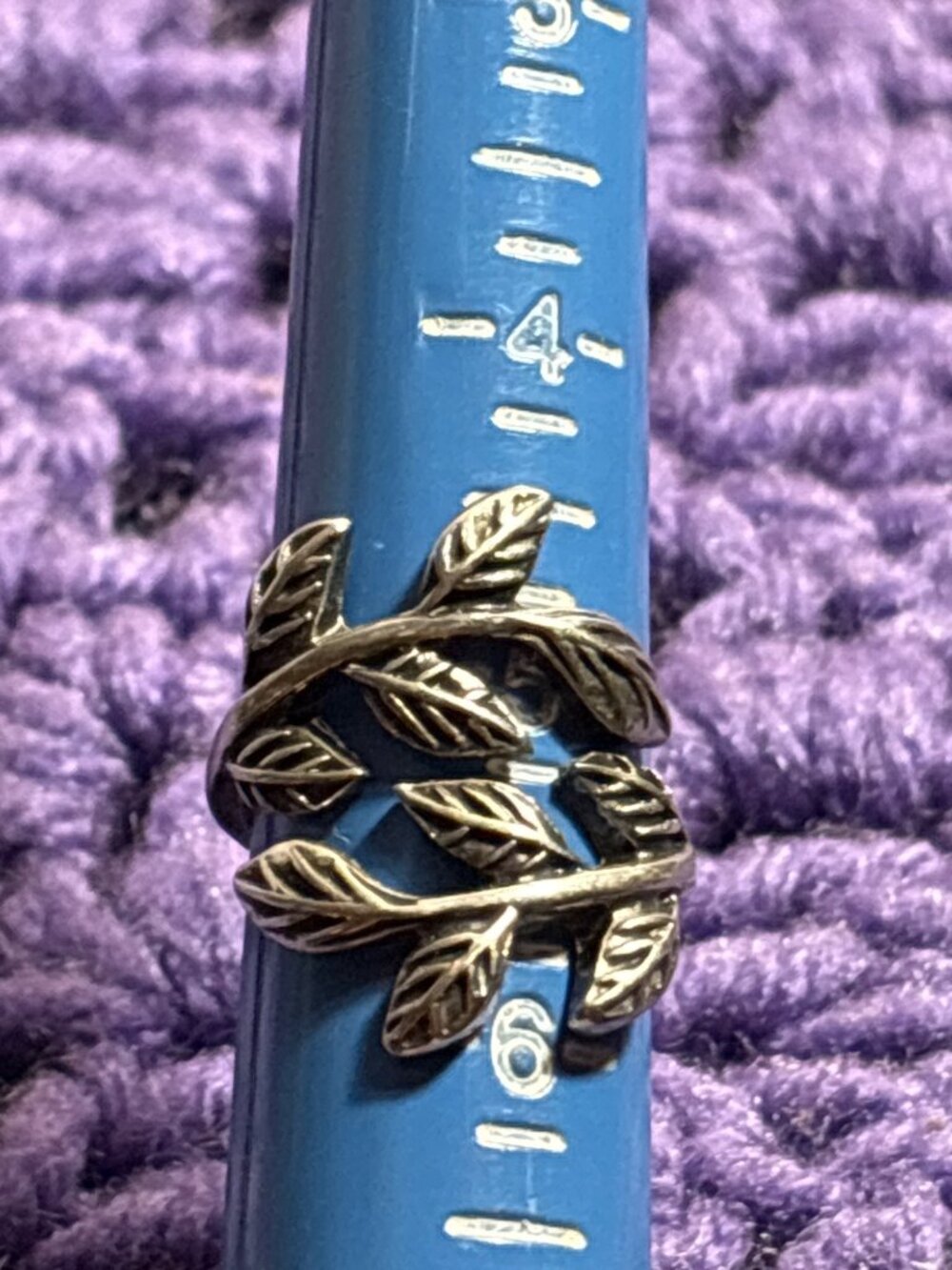 Silvertone Ring Size 5 Leaves Vines